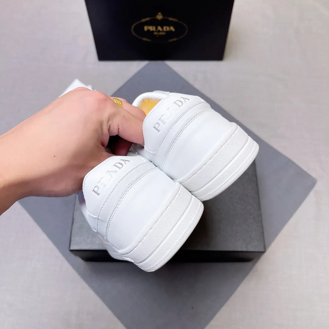 P380 Prada Prada's new men's leather sneakers, the highest version on the market, any comparison is welcome🆚! The original leather has excellent texture and is super high-end! Fetal sheep net lining imported from Italy, removable pad! Luxurious materials and fine workmanship, highly recommended! Code number 38-45 No. 058